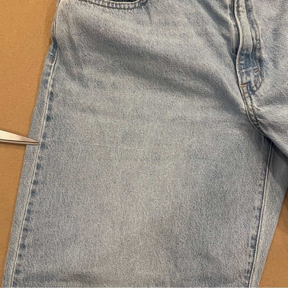 Women’s Levi’s Premium Baggy Dad Jeans Light Wash Distressed Size 32 - Picture 16 of 16